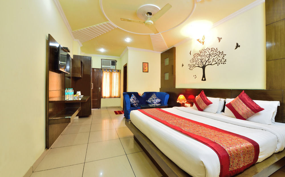 Centra Inn Нью-Дели Экстерьер фото